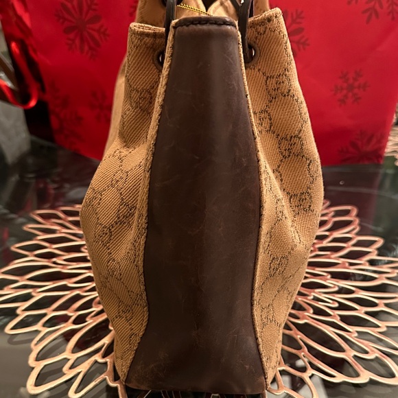 Gucci Signature Tan and Brown Messenger Bag - Picture 11 of 15
